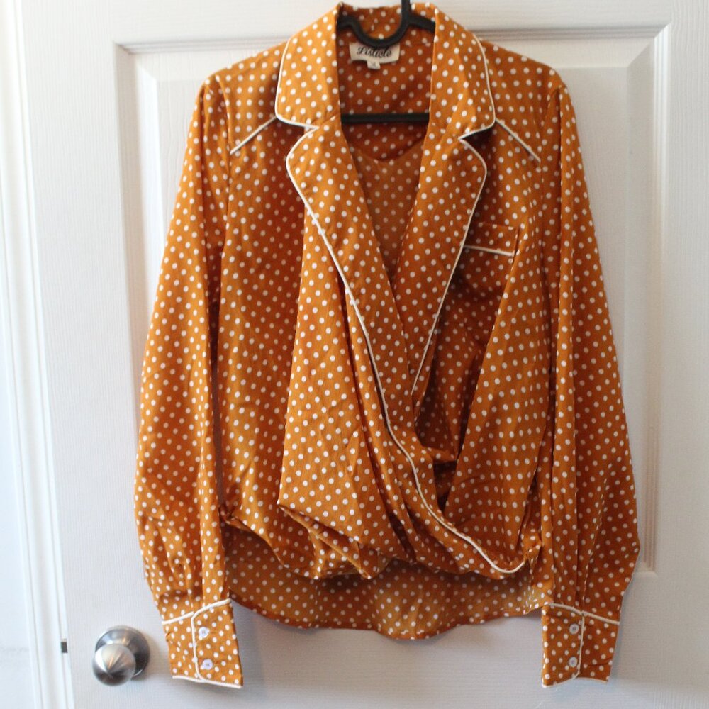 Listicle Vintage Style Top